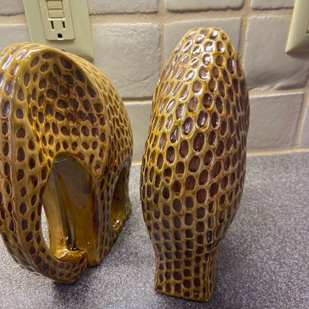 Vintage ceramic elephant with peanut design. Will sell as a set or Individually - Picture 4 of 6
